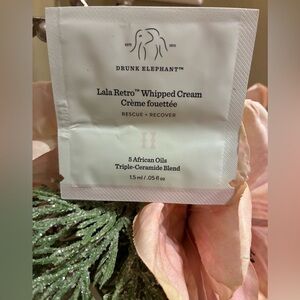 ✨NEW Drunk Elephant Lala Retro Whipped Cream Sachet💜🐘✨